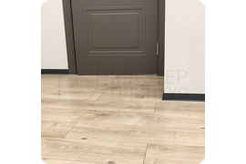 Элегантное решение для вашего интерьера
Премиальный микроплинтус Dollken WLK 50 в благородном черном цвете. Самоклеящаяся основа обеспечивает простой и быстрый монтаж без дополнительных инструментов. Идеальное решение для современных напольных покрытий.