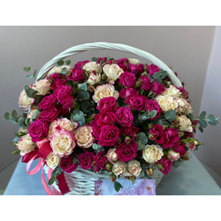 Корзина кустовых роз
