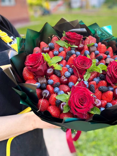 Букет из ягод "Шанель"