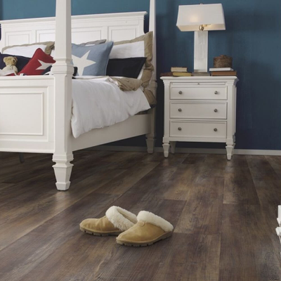 Виниловый пол Wineo 800 Wood Crete Vibrant Oak DB00075 в интерьере комнаты