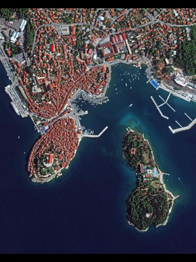 Картина обогреватель, спутниковое фото Ровинь-Ровиньо