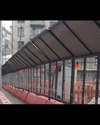 3АП ограждение для стройки из сетки с козырьком