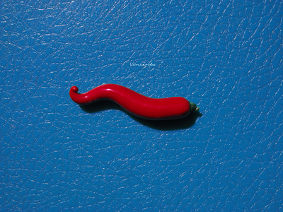 Ярко-красный кулон "Перчик Малибу"