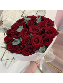 БУКЕТ ИЗ 21 КРАСНОЙ РОЗЫ С ЭВКАЛИПТОМ