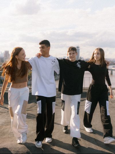 Оверсайз футболка с вышивкой футер