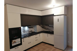 Кухня индиго с антресолями