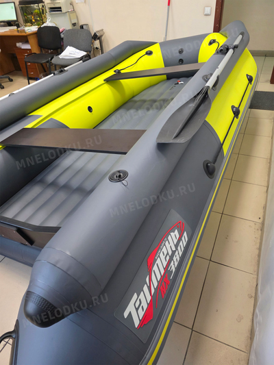 Моторная лодка Таймень NX 3800 НДНД PRO MAX фальшборт желтый/графит сзади справа