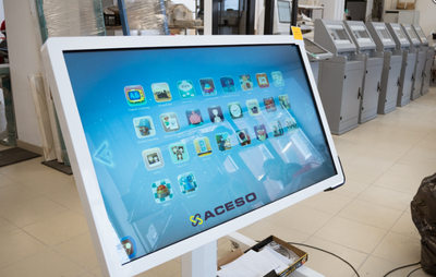 Интерактивная панель-стенд UTS Fly