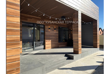 Облицовка потолка здания ДПК