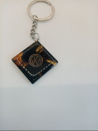 Брелок из натурального янтаря "Volkswagen"