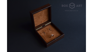 6086 Футляр для ювелирных украшений
Материал: МДФ со шпоном ореха
Материал ложемента: искусственная замша