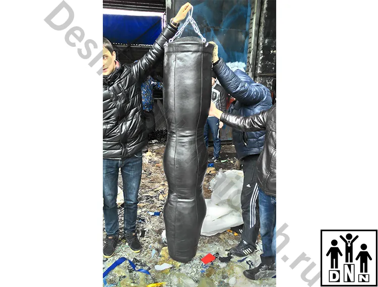 Тpёxceкциoнный боксерский мешок