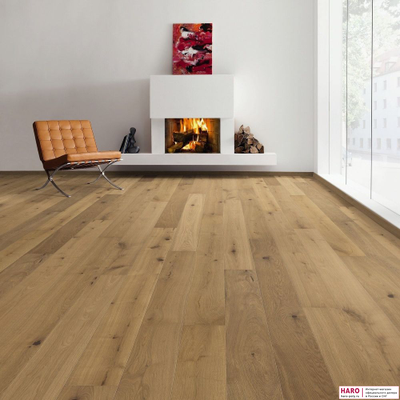 Декор паркетной доски Haro Дуб Мореный Инвизибл Саваж браш 1-пол, масло 538941 в интерьере комнаты