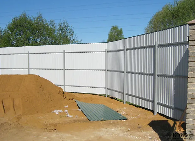 забор из профлиста вид изнутри