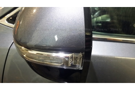 Защита ЛКП Hyundai Santa Fe антигравийной полиуретановой пленкой 3М капот, передний бампер, зеркала, стекла фар, проемы ручек дверей. Зеркало оклеено.