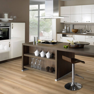 Биополы Purline Wineo 1200 wood XXL Welcome Oskar MLP269R в интерьере кухни