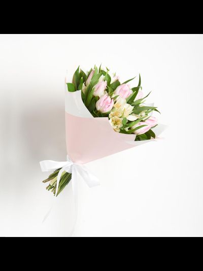 Букет из тюльпанов с альстромерией