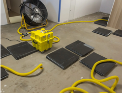 Просушка напольного покрытия во время и после ремонта