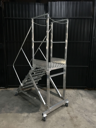 Лестница с площадкой ЛС-1.1 угол 45 гр.