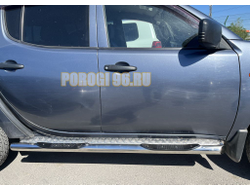 Пороги труба с проступью с алюминиевым уголком d76 для Mitsubishi L200 (2015-2019)