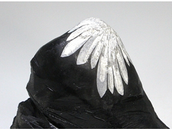 Хризантемовый камень