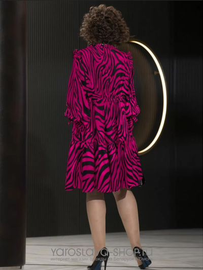 Платье вечернее яркого цвета фуксии с рисунком "зебра"