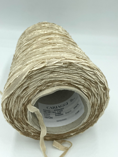 CARIAGGI art. VELVET 100% SE Шёлк   Nm.200 м в 100 г цв. 31686 золотисто-бежевый
