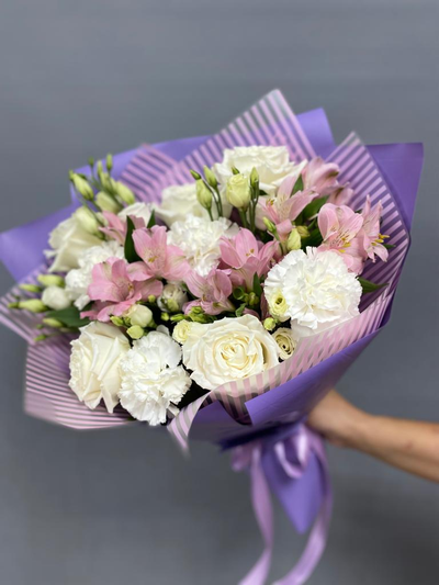 Букет роз и альстромерии "Нежный мотив"