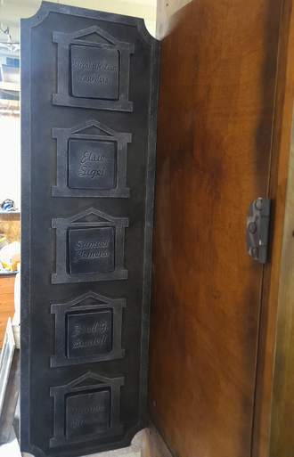 Cabinet with 4 doors + panel with name