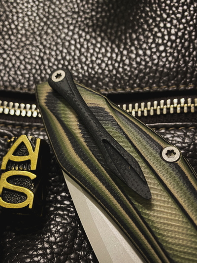 Складной нож Грач сталь D2, рукоять G10, цвет тайга