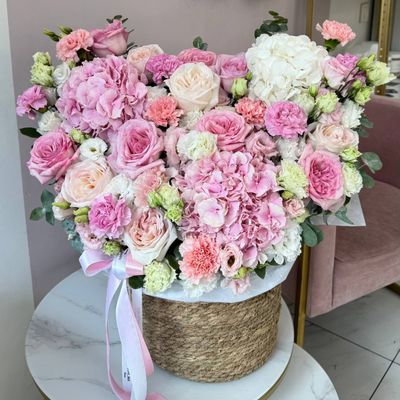 ПЛЕТЁНАЯ КОРЗИНА С ЦВЕТАМИ