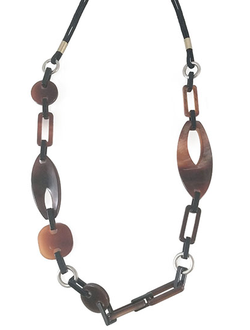 (АРТИКУЛ: 8993/02) КОЛЬЕ ЖЕНСКОЕ, В КОРИЧНЕВЫХ ТОНАХ, ЮВЕЛИРНЫЙ ПЛАСТИК, МЕТАЛЛ, ЧЕРНЫЕ  ШНУРКИ