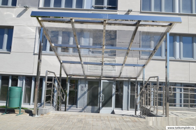 козырек из нержавеющей стали и стекла