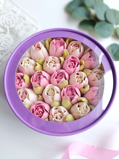 Шляпная коробка с тюльпанами из зефира (фиолетовая)