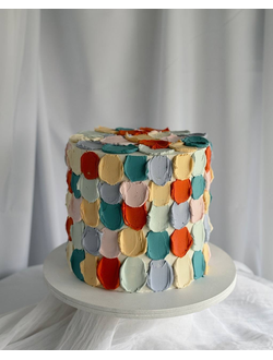 Торт с кремовым оформлением