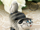 Сувенир «Котик», сидячий, полосатый темный, гжель, фарфор. 8 см,