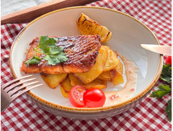 Стейк из горбуши с картофелем по-деревенски