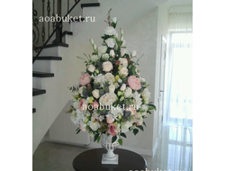 Композиция из искусственных цветов большая напольная Триумф светлый № Н002/Купить на сайте АОАБУКЕТ