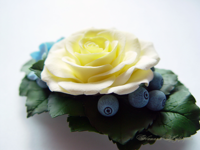 Заколка-автомат "Солнце с голубикой". Цветы из полимерной глины.