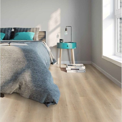 Ламинат Wineo Дуб Премиум Бежевый LA165XXLV4 в интерьере комнаты