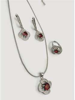 (АРТИКУЛ: 7703/52) КОМПЛЕКТ ЖЕНСКИЙ (КОЛЬЕ + СЕРЬГИ + КОЛЬЦО), МЕТАЛЛ ЦВЕТ "СЕРЕБРО", МЕЛКИЕ СТРАЗЫ, ТЕМНО-КРАСНЫЕ КРИСТАЛЛЫ