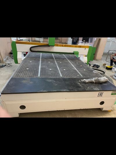 Фрезерно-гравировальный станок с ЧПУ WoodTec CH 2030L