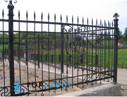 Крепкий кованый забор с монтажом под ключ в Москве и МО